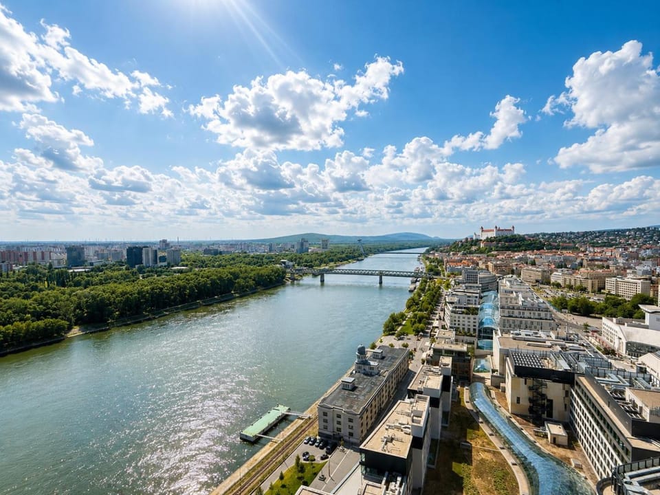 Off site, Natural landscape, Bird's eye view, City view, River view