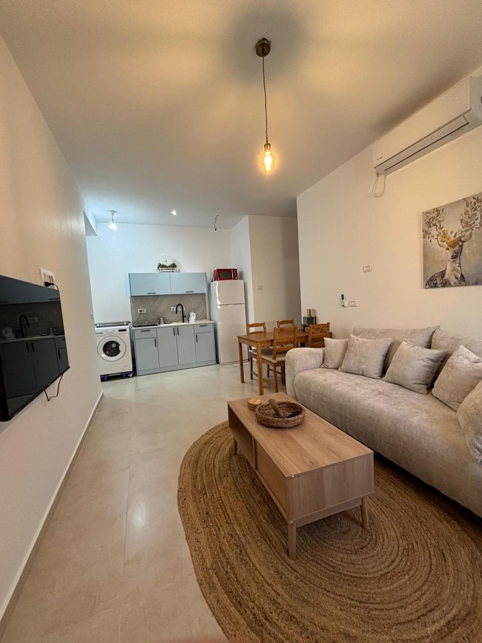 TV and multimedia, Kitchen or kitchenette, Seating area, stove