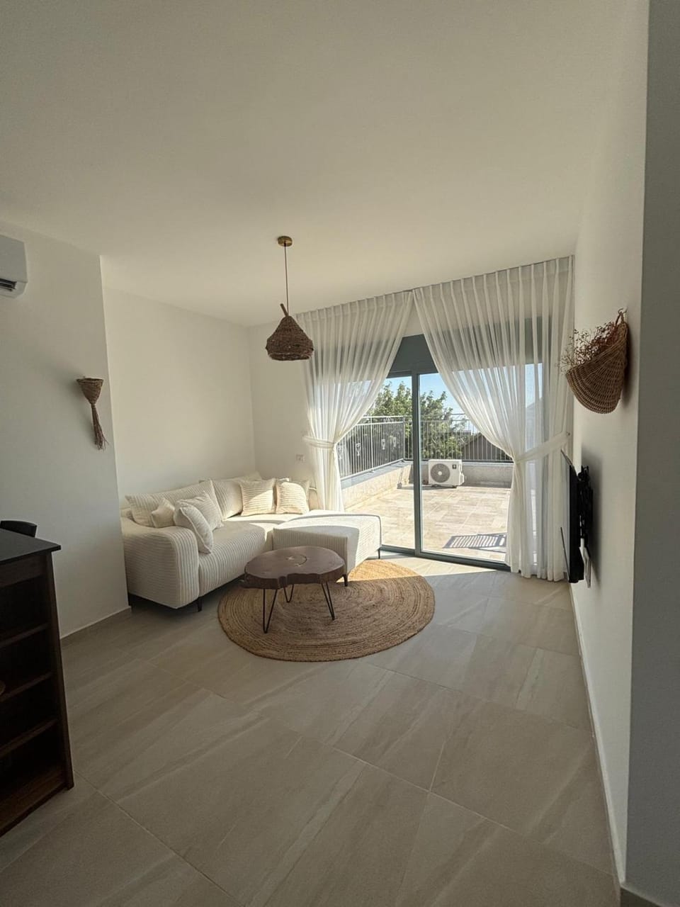 Natural landscape, TV and multimedia, View (from property/room), Seating area, sunbed