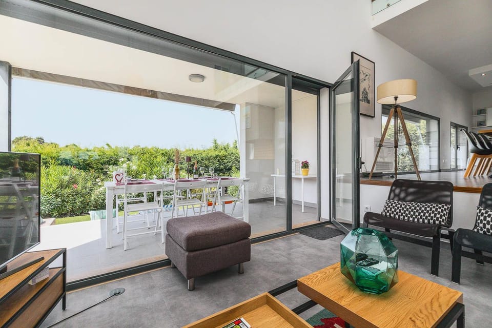 Communal lounge/ TV room, View (from property/room), Living room