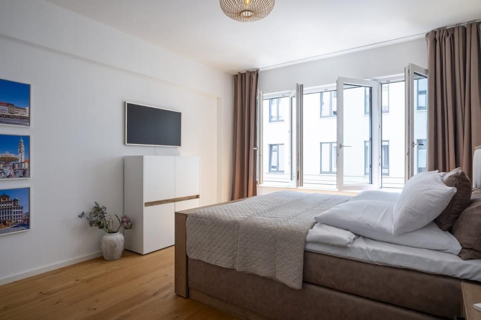 TV and multimedia, Photo of the whole room, Bedroom