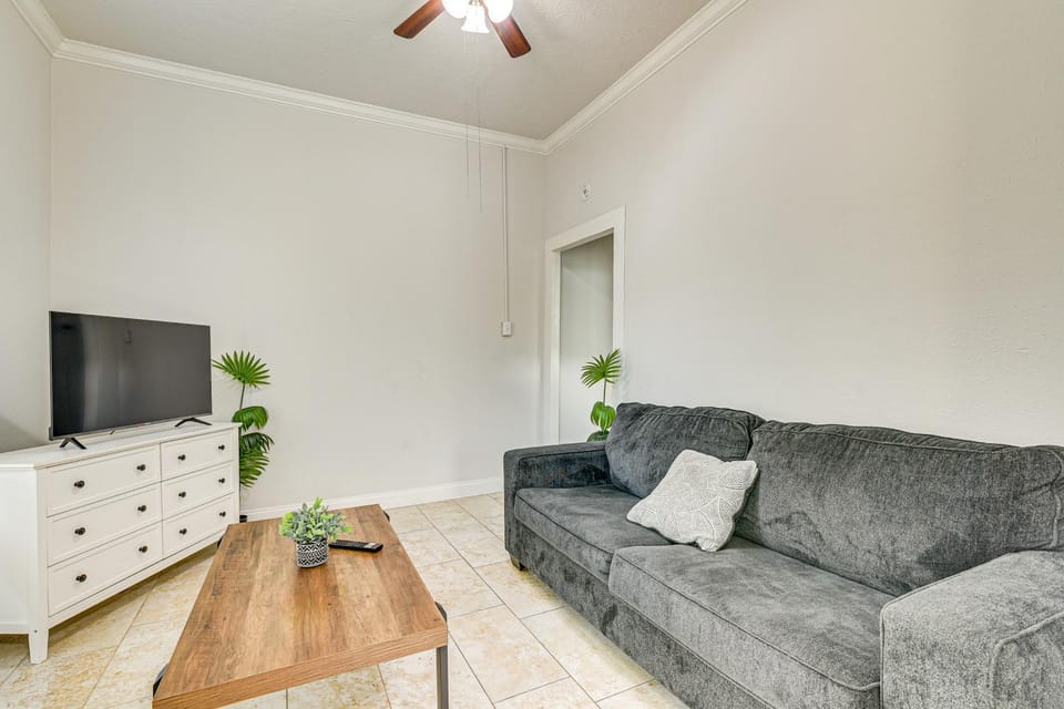 < 1 Mi to Seawall: Convenient Galveston Getaway! House in Galveston Island