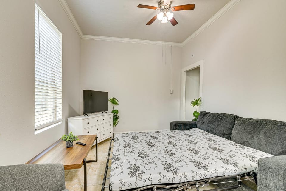 < 1 Mi to Seawall: Convenient Galveston Getaway! House in Galveston Island