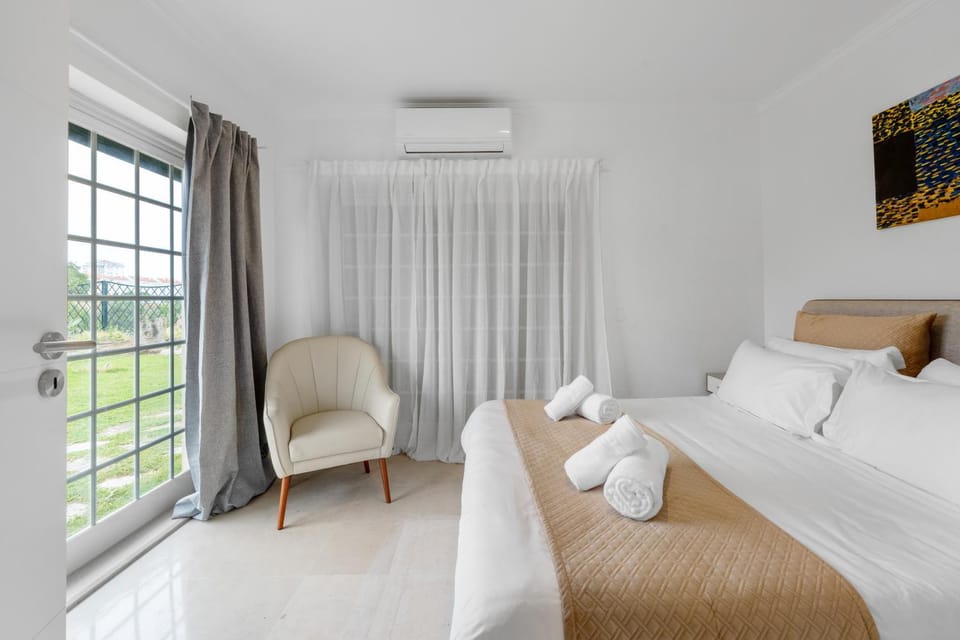 Bed, Photo of the whole room, Bedroom, air conditioner