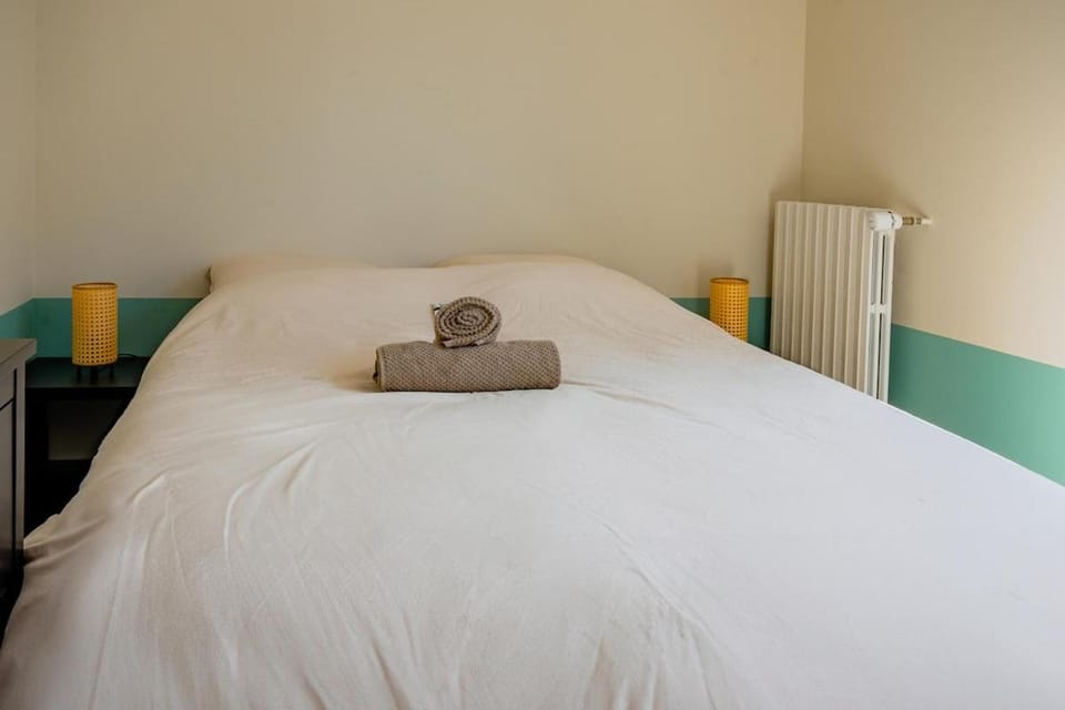 Bed, Bedroom, internet