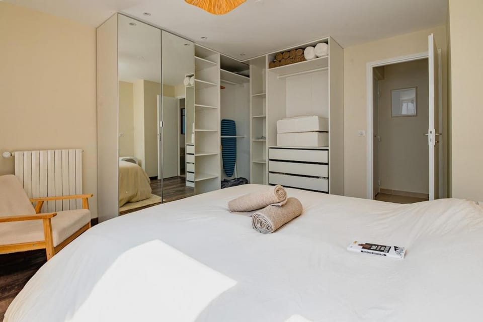 Bed, Photo of the whole room, Bedroom, towels, wardrobe