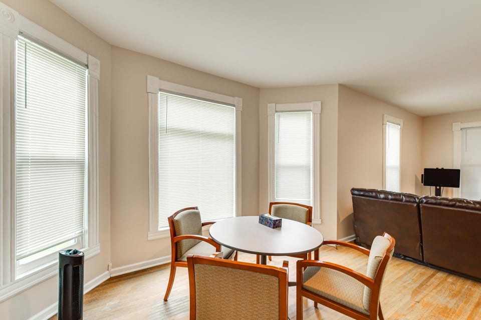 < 1 Mi to Main St: Quiet Apartment in Galesburg! Apartment in Galesburg