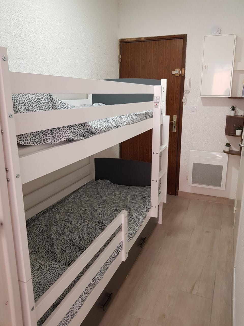 Bedroom, bunk bed