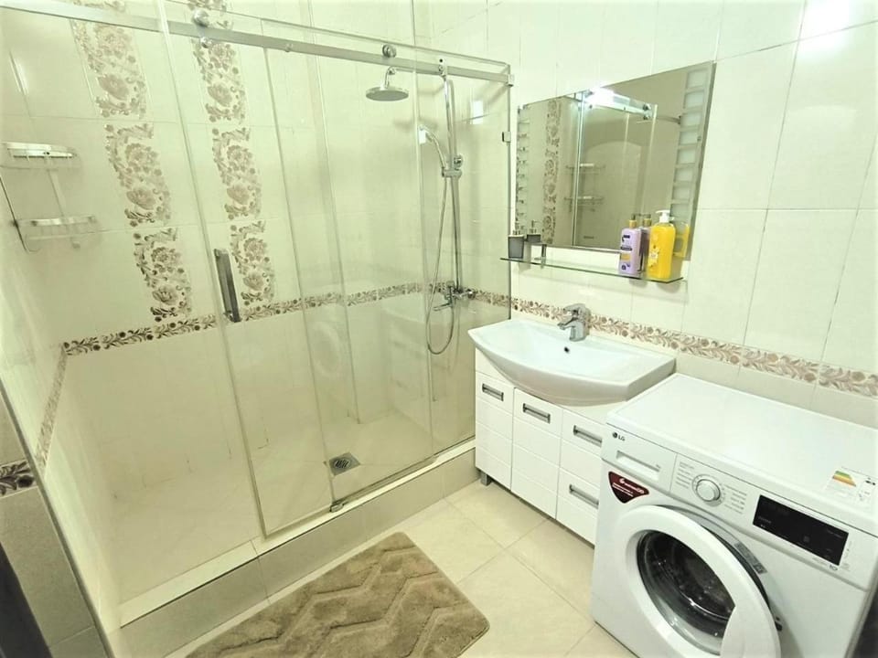 Shower, Bathroom, towels, washing machine