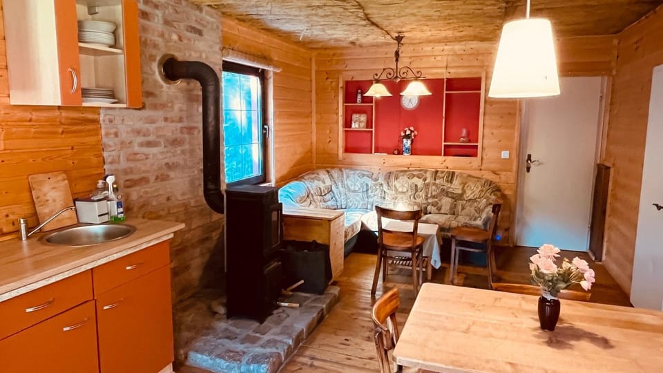 Kitchen or kitchenette, Living room, Seating area, Dining area