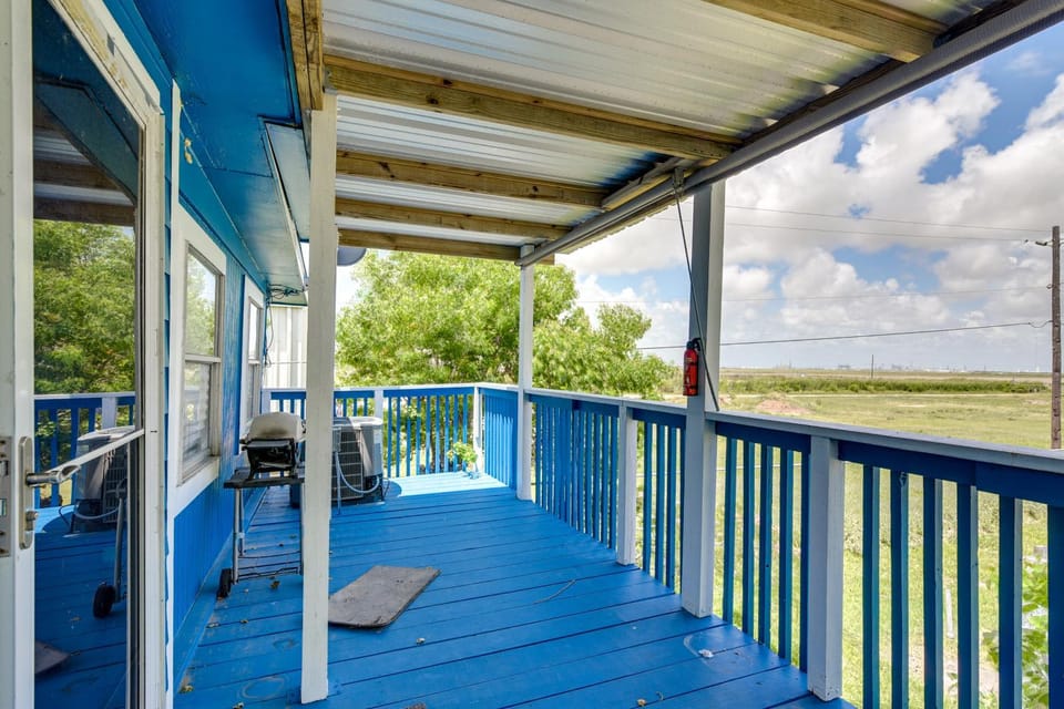 2 Mi to Public Beach: Pet-Friendly Freeport Home! House in Surfside Beach