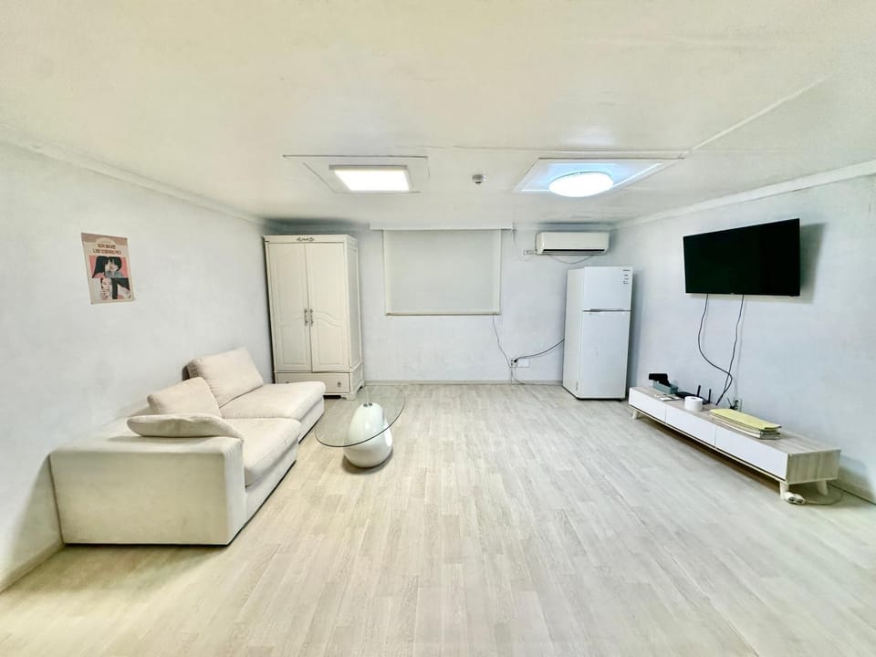 Living room, air conditioner
