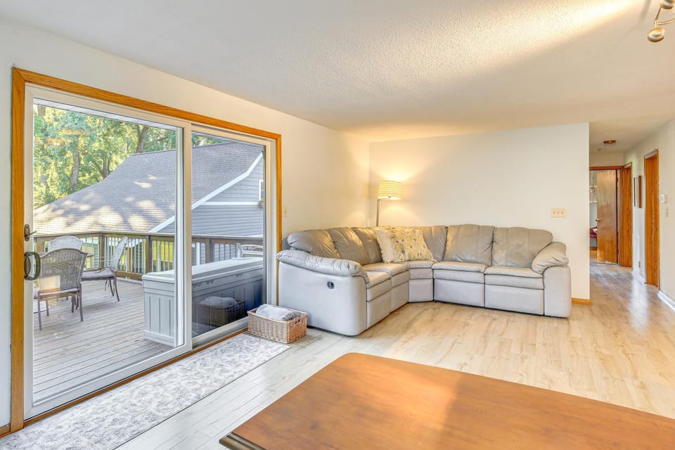 Walk to Spring Lake w/ Waterpark: Family Retreat! House in Mankato