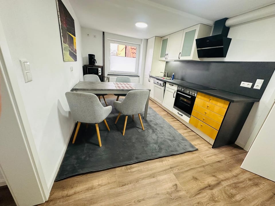 Monteure-Business Apartments - 3x mit Küche, 1x Übernachtungszimmer - Wlan-Parkplatz- 2 grosse Bäder Apartment in Hesse
