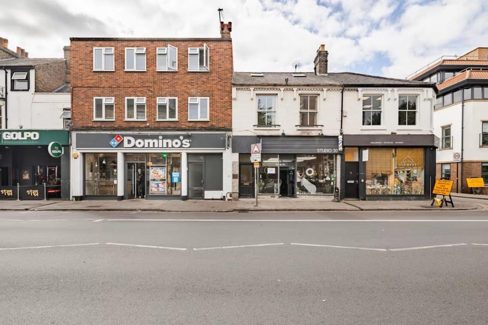 Stunning 2 Bedroom Flat with Charming Patio Apartment in Cambridge