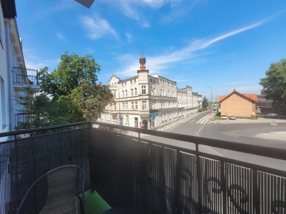 Neighbourhood, Balcony/Terrace, City view, Street view