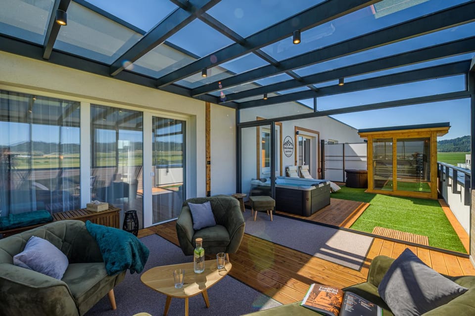 Day, Hot Tub, Balcony/Terrace, Balcony/Terrace, Seating area