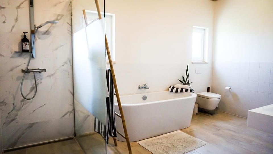 Toilet, Bathroom, Bath
