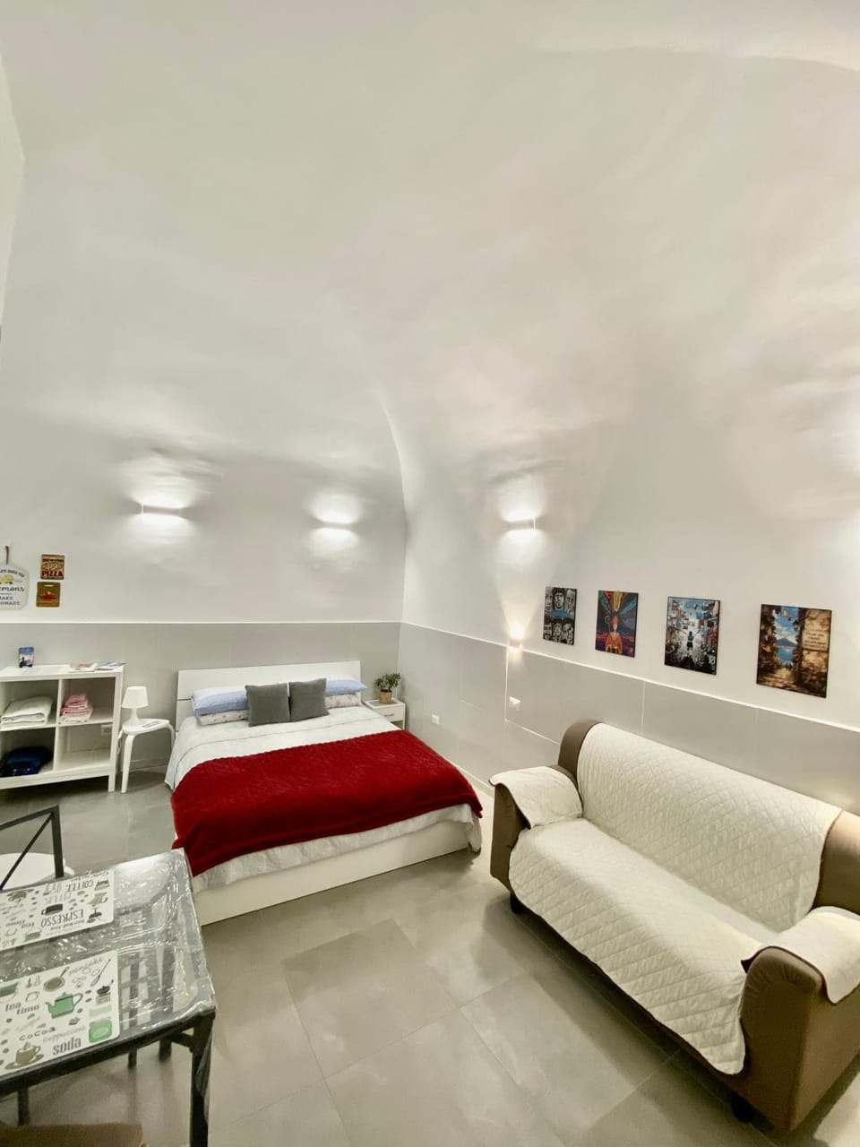 Bed, Living room, Photo of the whole room, Seating area, Bedroom