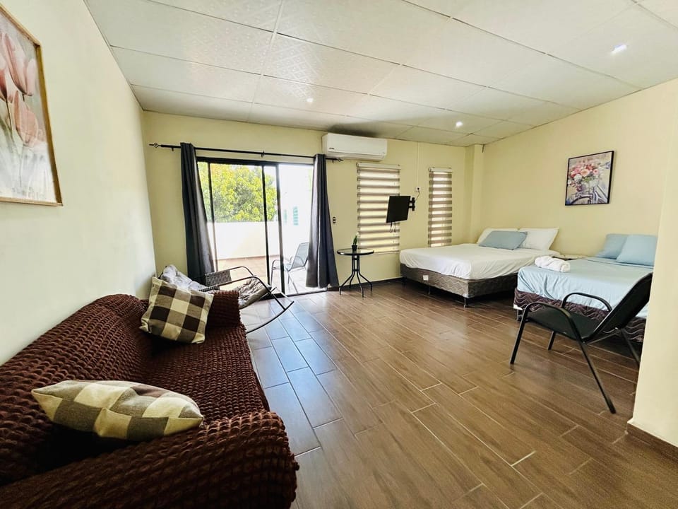 Casa Virginia, AC, Close to Downtown, Private Apartment in La Libertad Department, El Salvador