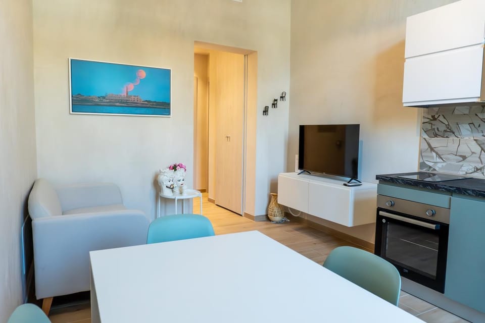 TV and multimedia, Kitchen or kitchenette, Living room, Photo of the whole room, Seating area