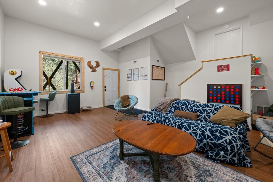 Game Room, Seating area