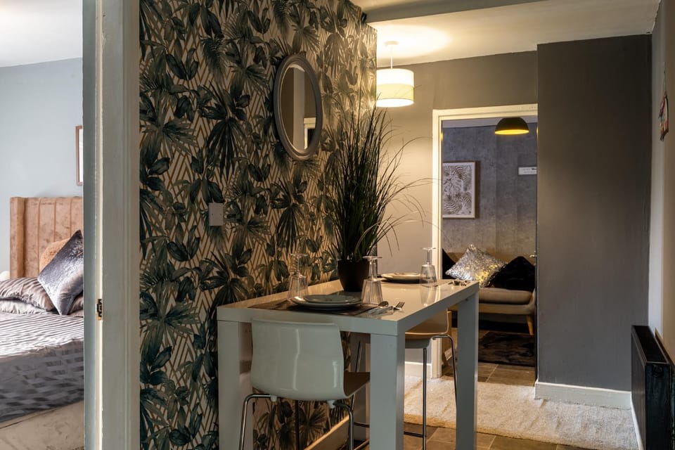 Getaway Accommodation with Pool Table and Jacuzzi! Apartment in Rotherham