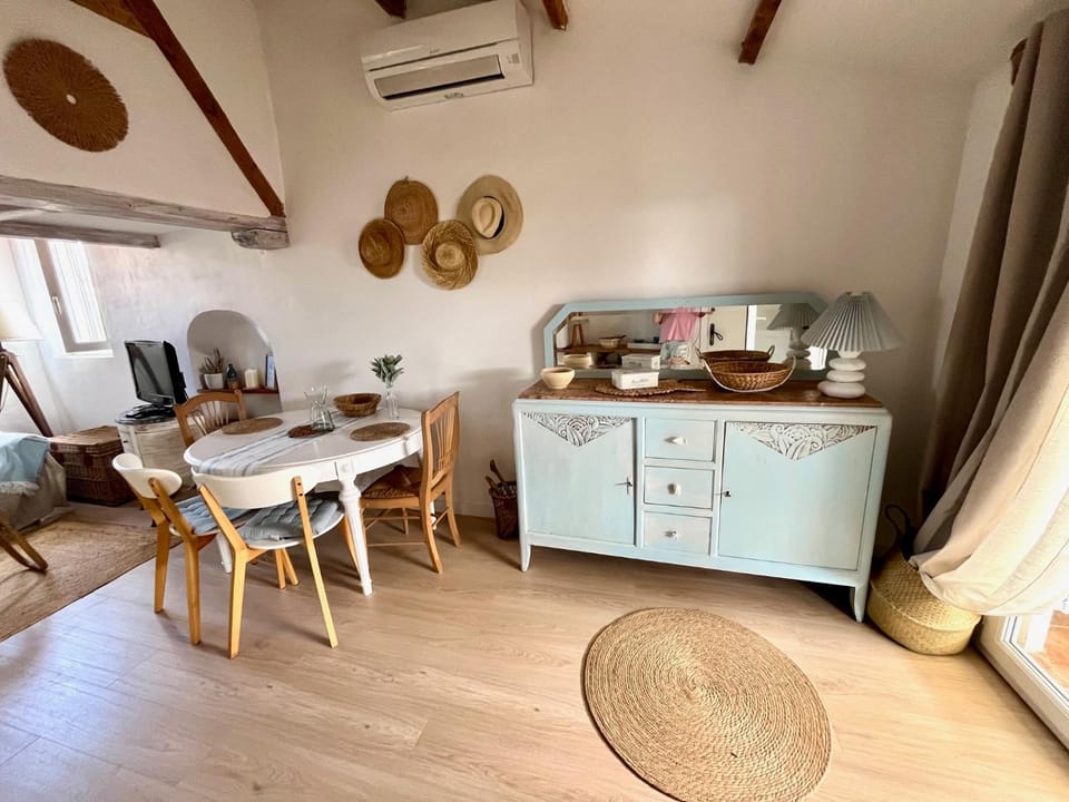 Joli cocon sous les toits au cœur de Vence et sa charmante terrasse tropezienne Apartment in Vence