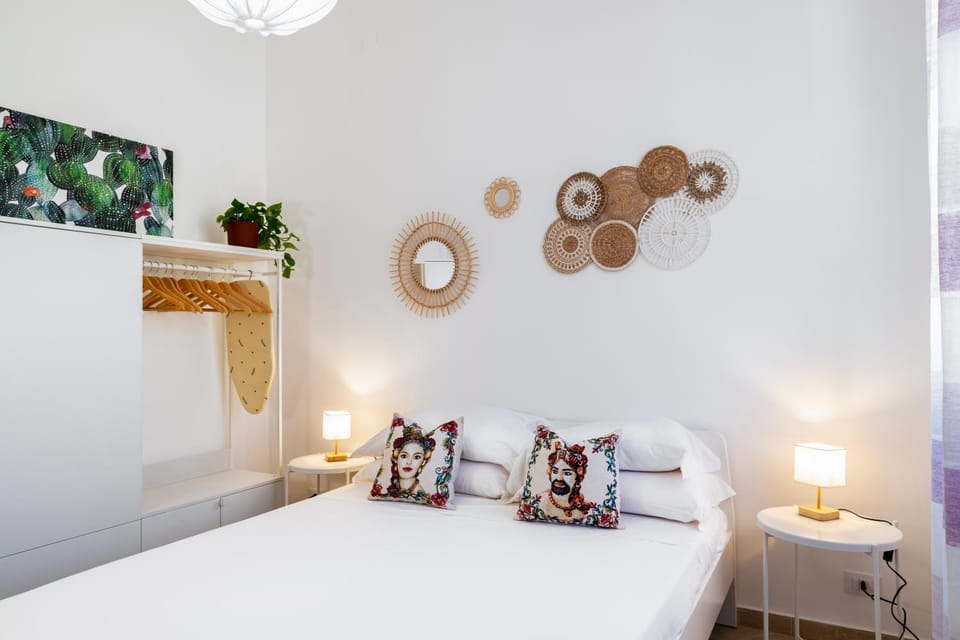 Bed, Photo of the whole room