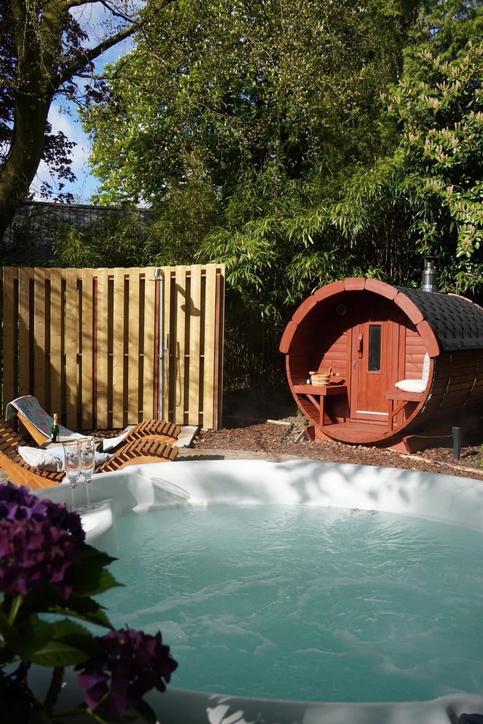 Garden, Hot Tub, Spa and wellness centre/facilities