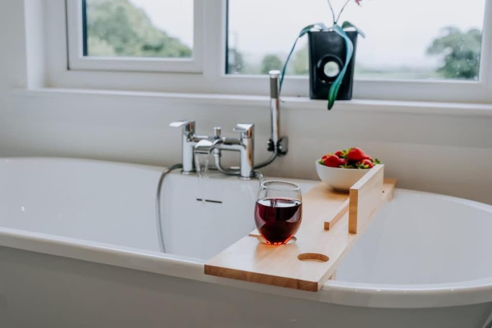 A Spacious Countryside Retreat for up to 16 Guests House in Wales