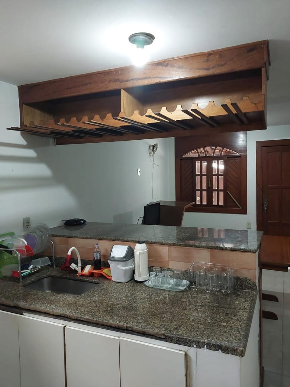 Coffee/tea facilities, Kitchen or kitchenette, stove