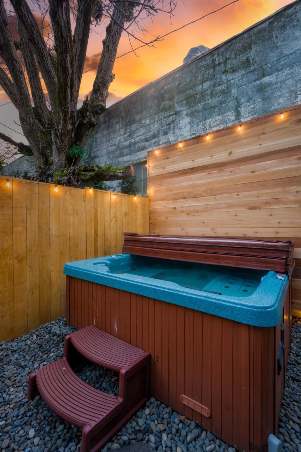 Cute & Comfortable Portland Home with 91 WalkScore House in Portland