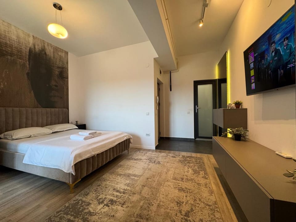 Communal lounge/ TV room, Bed, TV and multimedia, Photo of the whole room, Evening entertainment, Bedroom, wardrobe