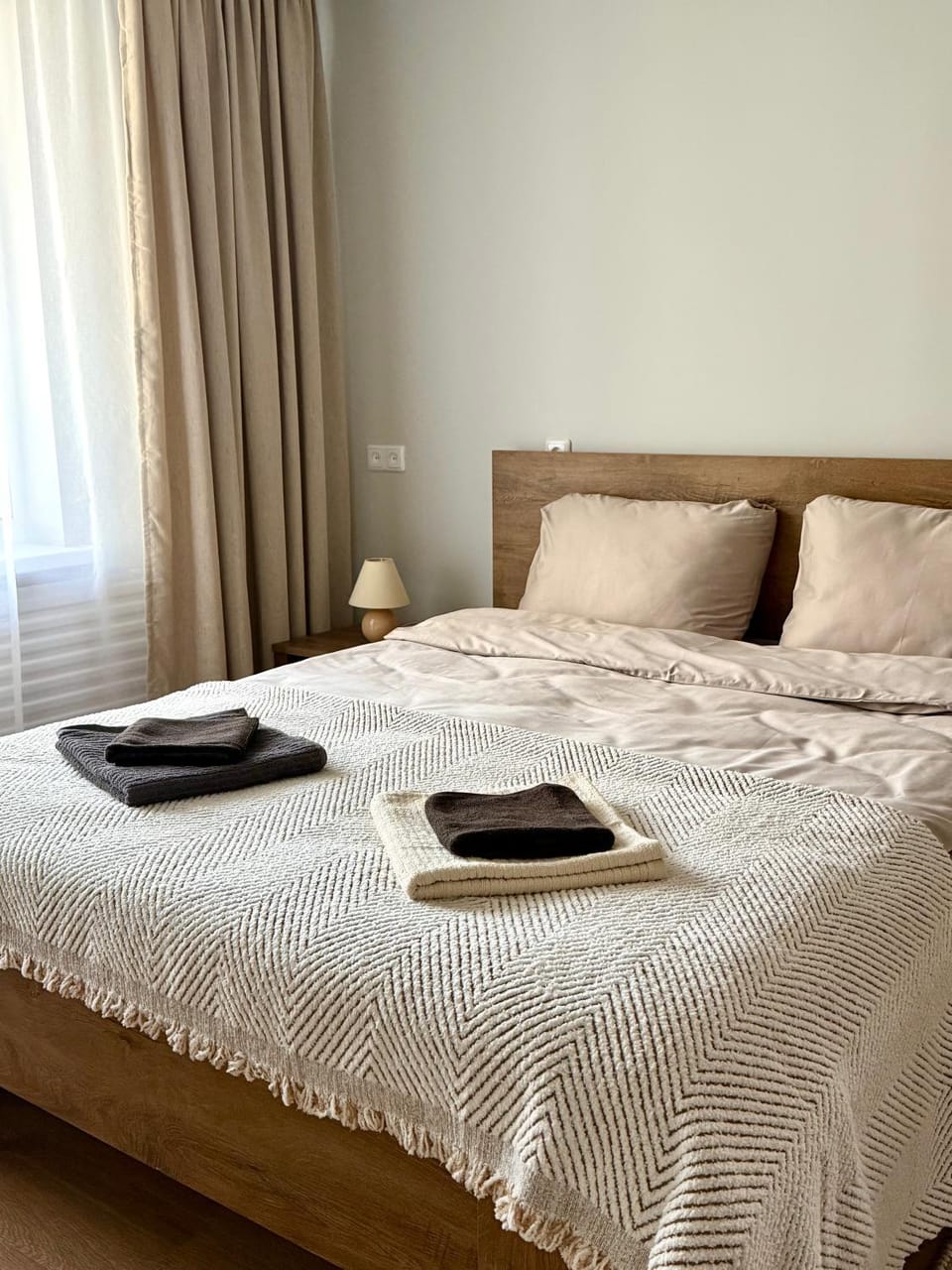 Bed, Bedroom, towels