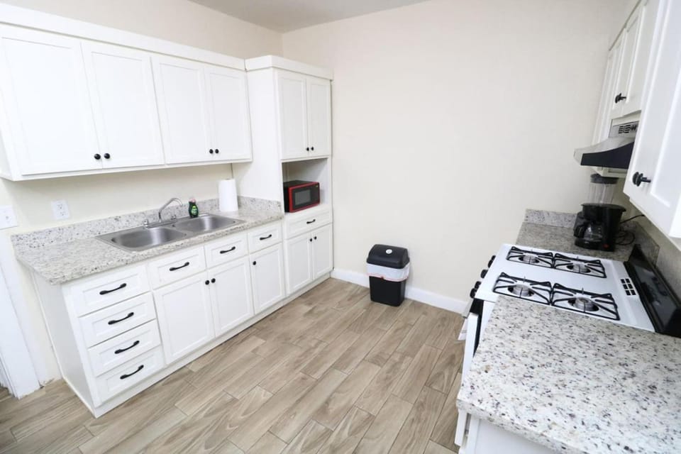Kitchen or kitchenette, oven, stove