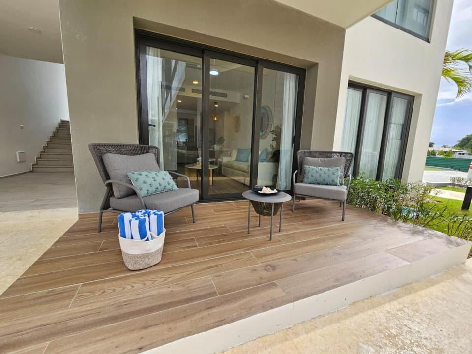 Patio, Seating area