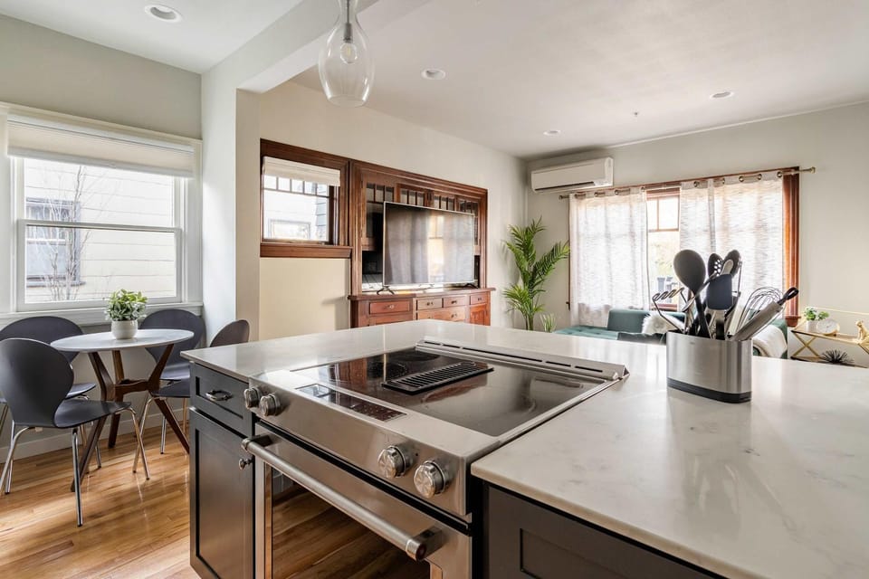 Stay Portland - Classic Craftsman Stay - 2BR - 2BA - Portland Charm House in Portland