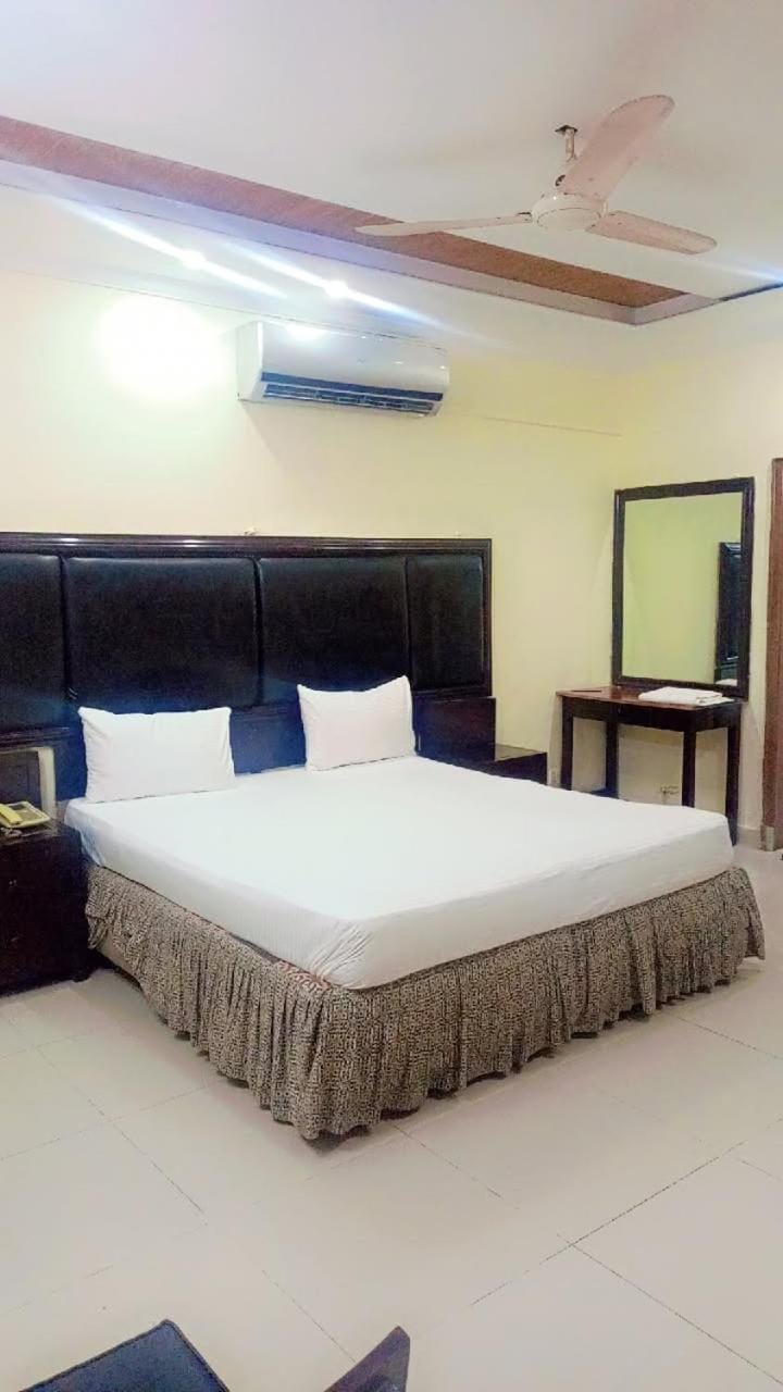 Orient Guest House Hotel in Lahore