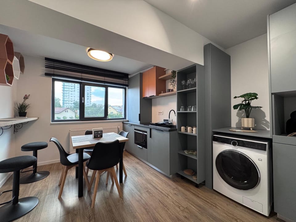 Coffee/tea facilities, Kitchen or kitchenette, Dining area, Communal kitchen, microwave, stove, washing machine