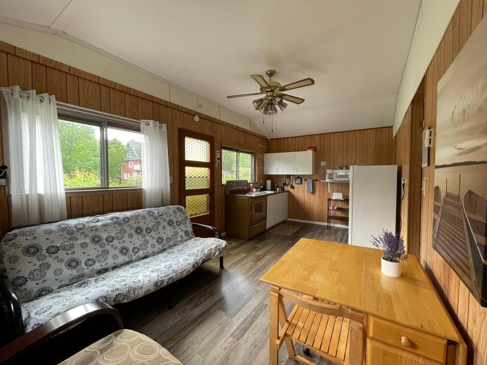 Cedar Garden Cottages Chalet in South Bruce Peninsula