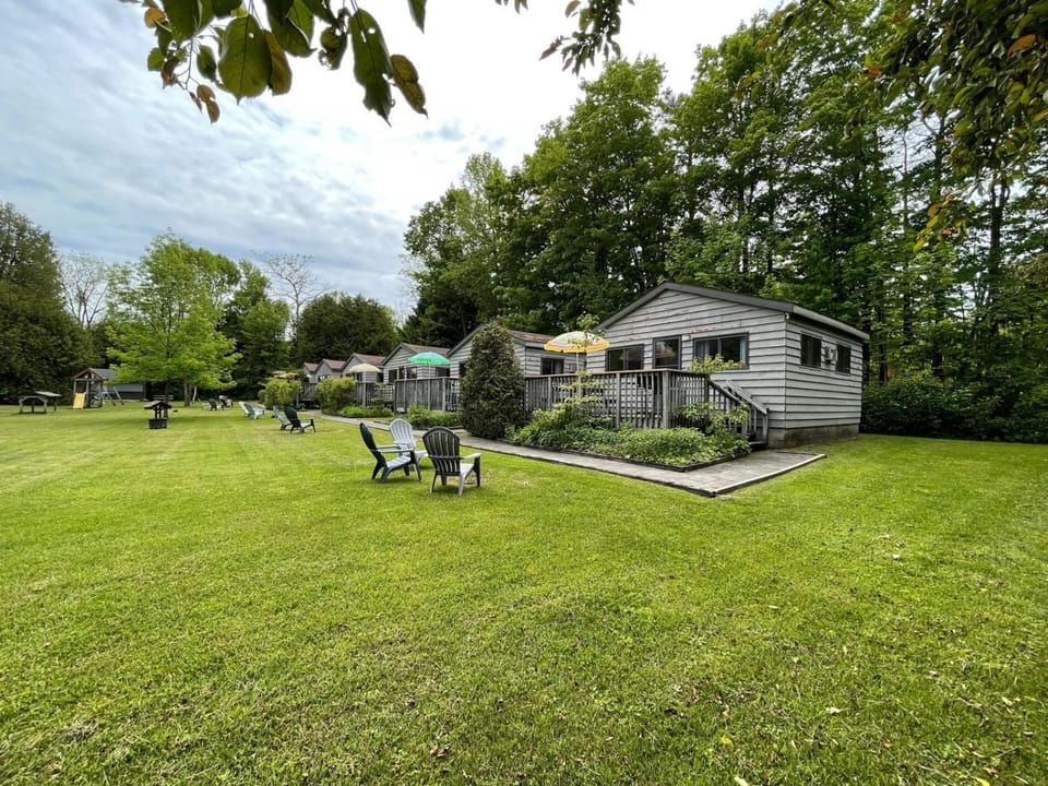 Cedar Garden Cottages Chalet in South Bruce Peninsula