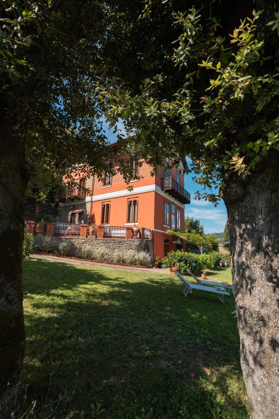 Property building, Day, Garden, Garden view