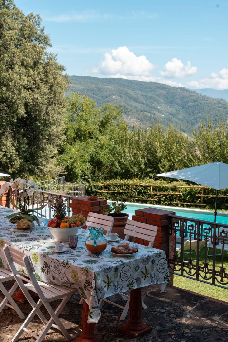 Day, Natural landscape, View (from property/room), Balcony/Terrace, Dining area, Mountain view, Pool view, Swimming pool