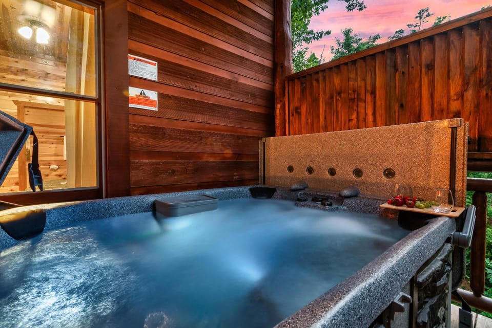 Indoor Pool - Epic Game Room - MiniGolf - 24 Guests - 8 Bedrooms House in Sevier County