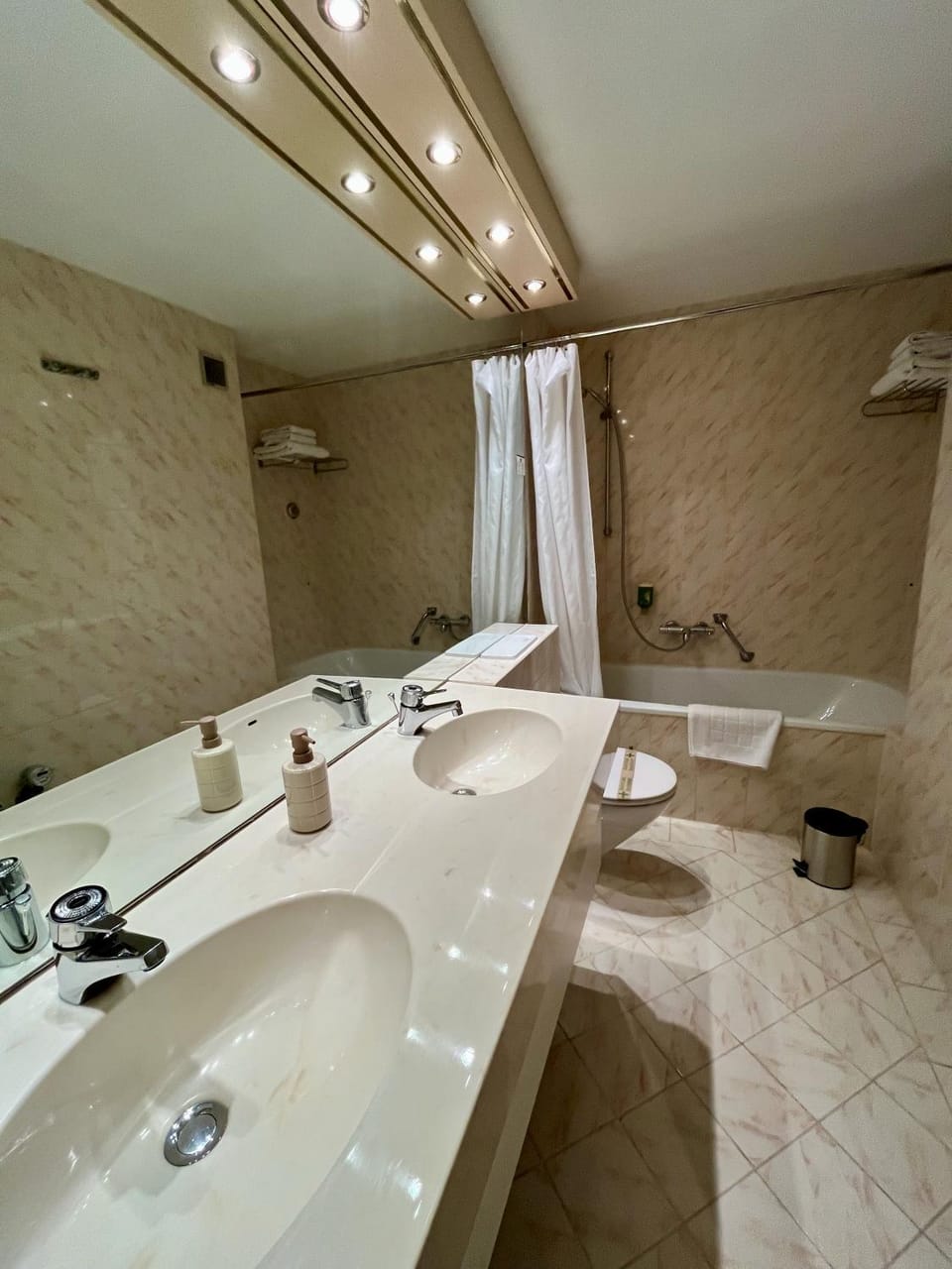 Toilet, Bathroom, Bath, towels