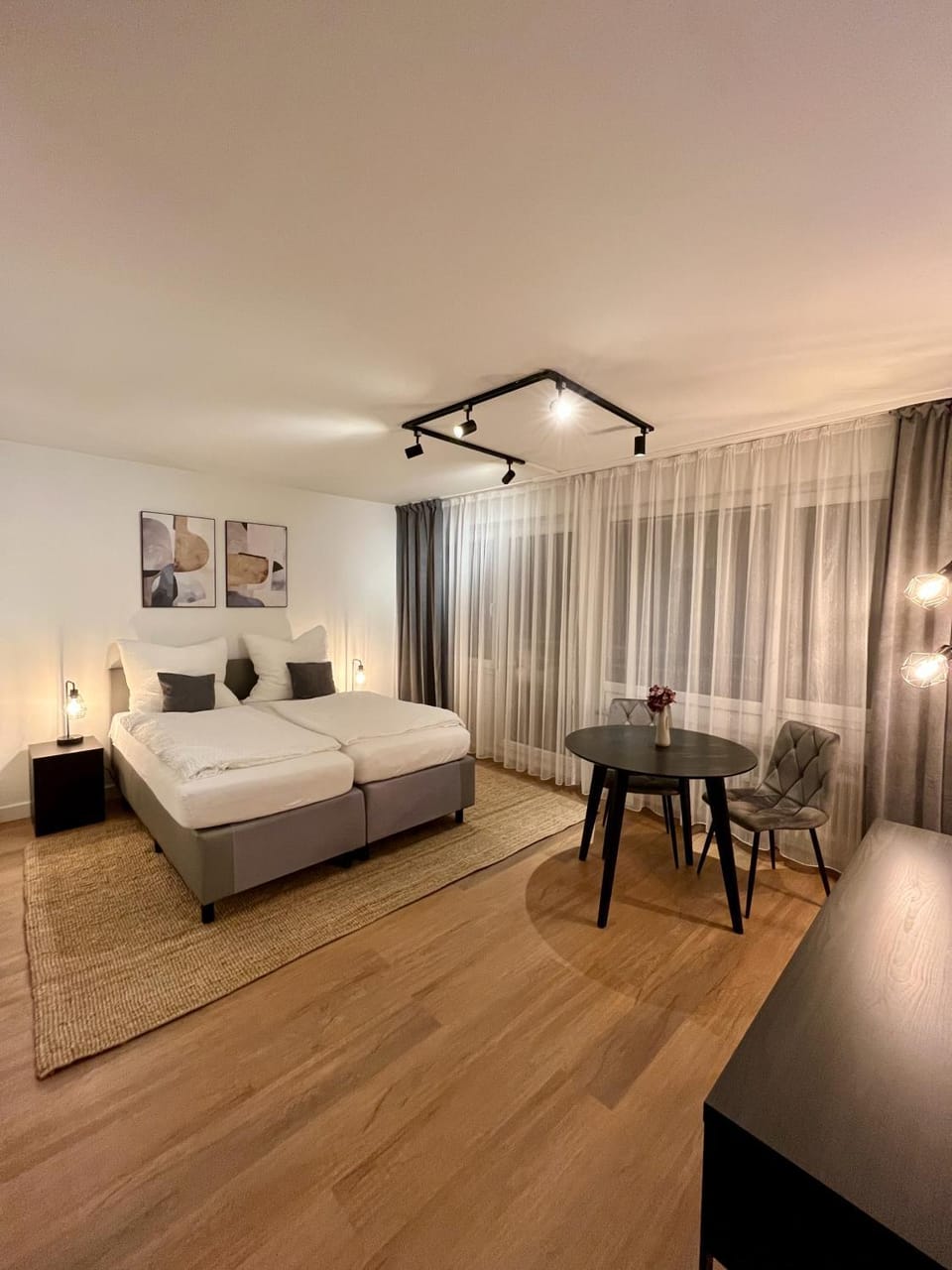 Bed, Photo of the whole room, Bedroom