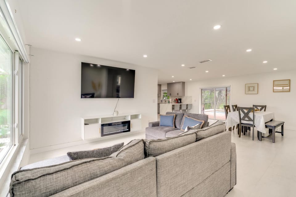Swim, Golf & Explore: Pet-Friendly Cape Coral Home House in Cape Coral