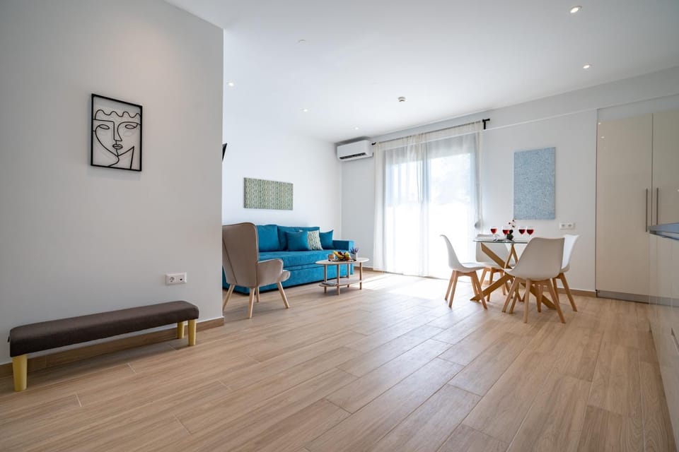 Living room, Dining area, air conditioner