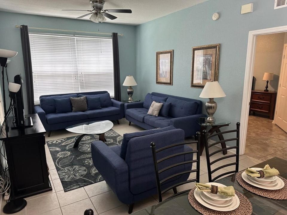 PalmTree Oasis 3 bedroom Condo at Windsor Hills Apartment in Windsor Hills